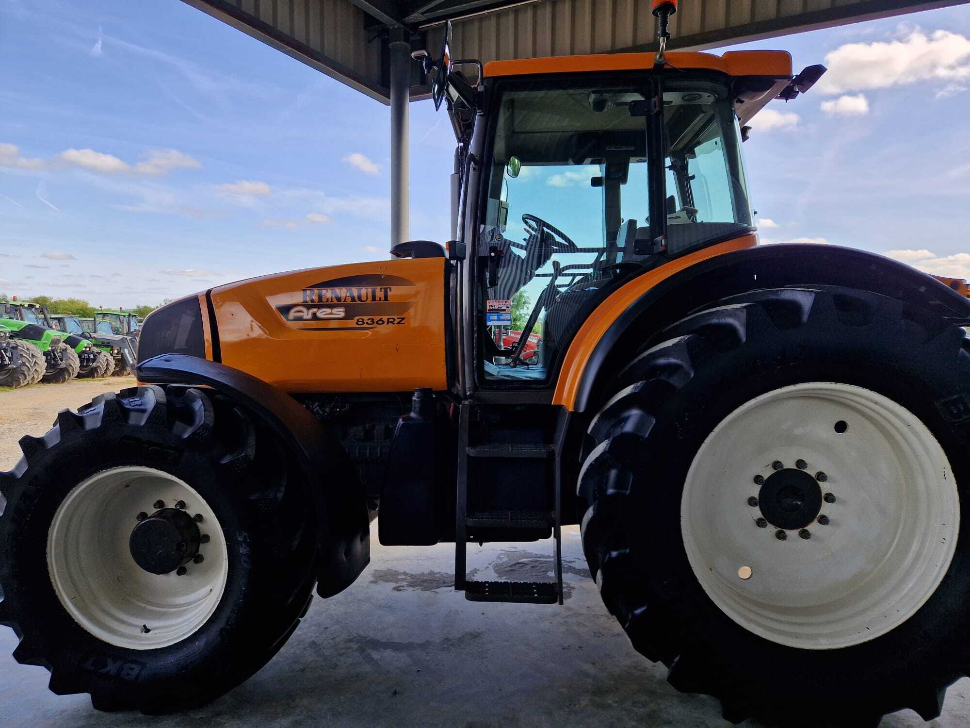 RENAULT ARES 836 RZ