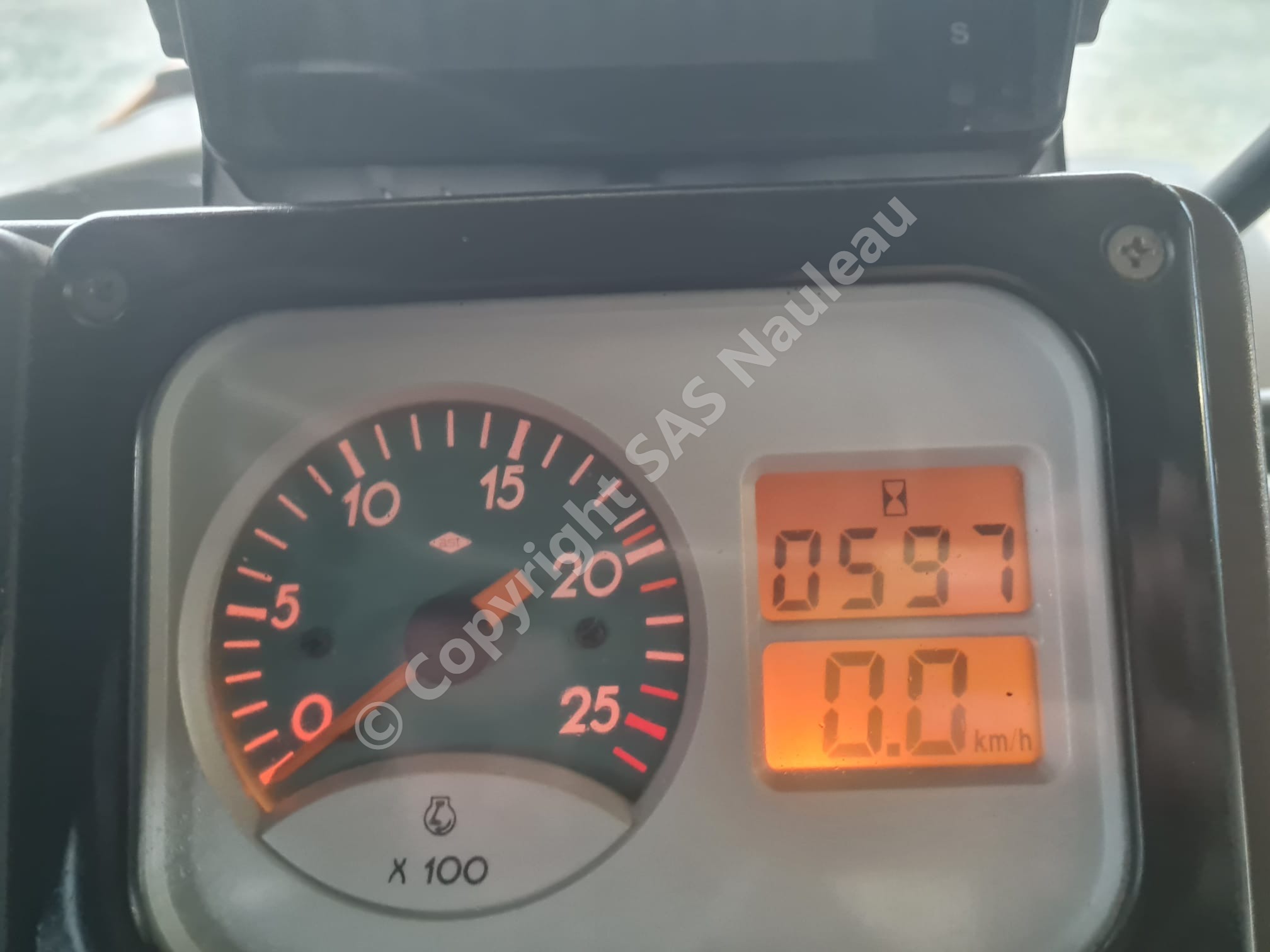 RENAULT TEMIS 650 X