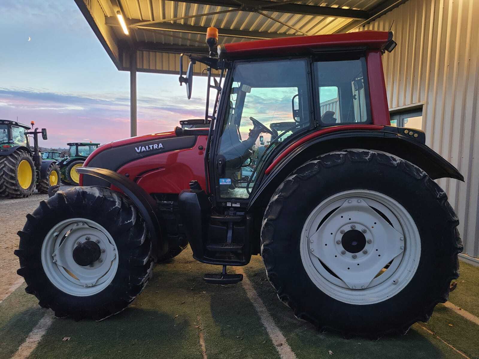 VALTRA N111 HI-TECH