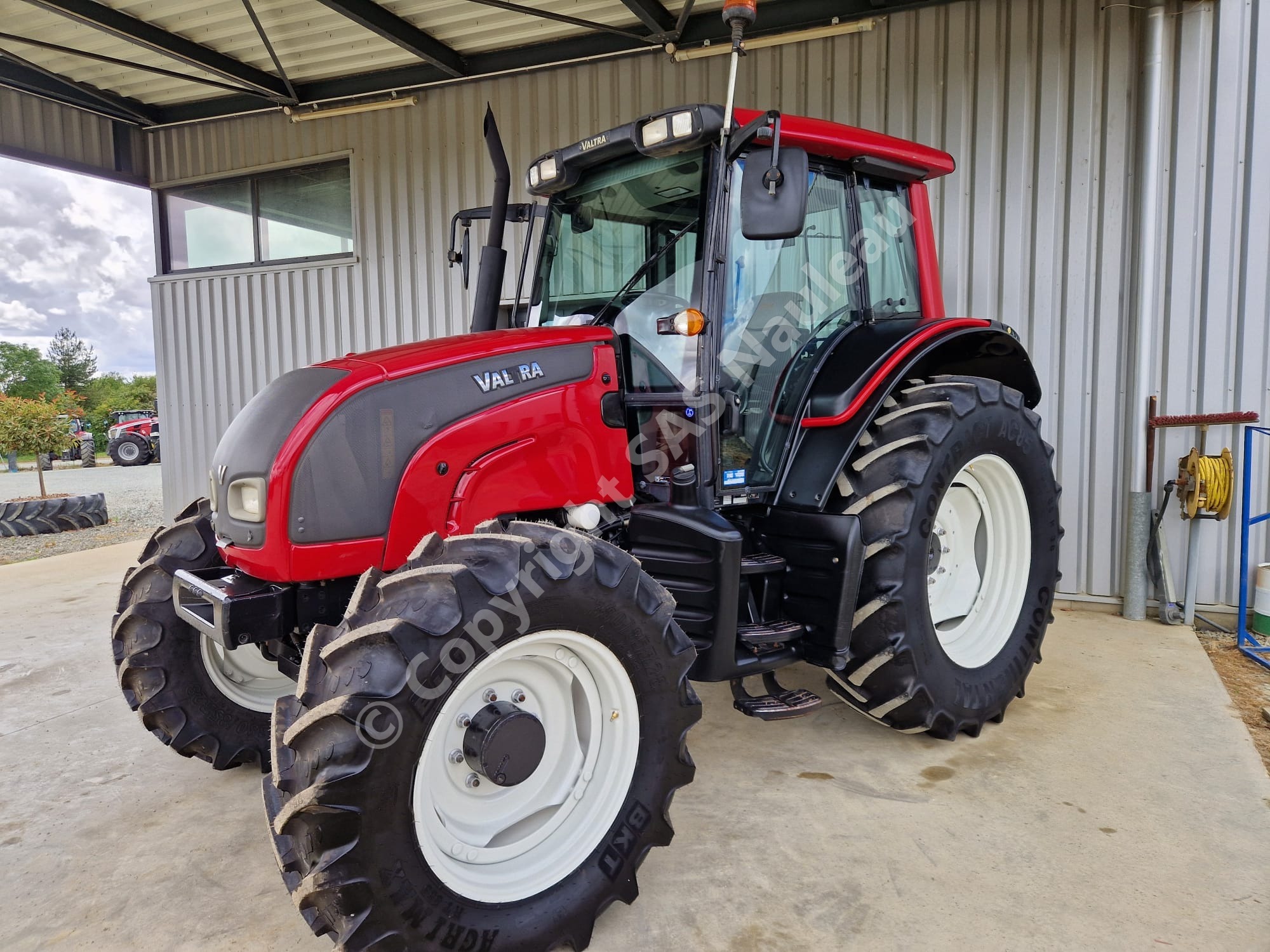 VALTRA N111 HITECH