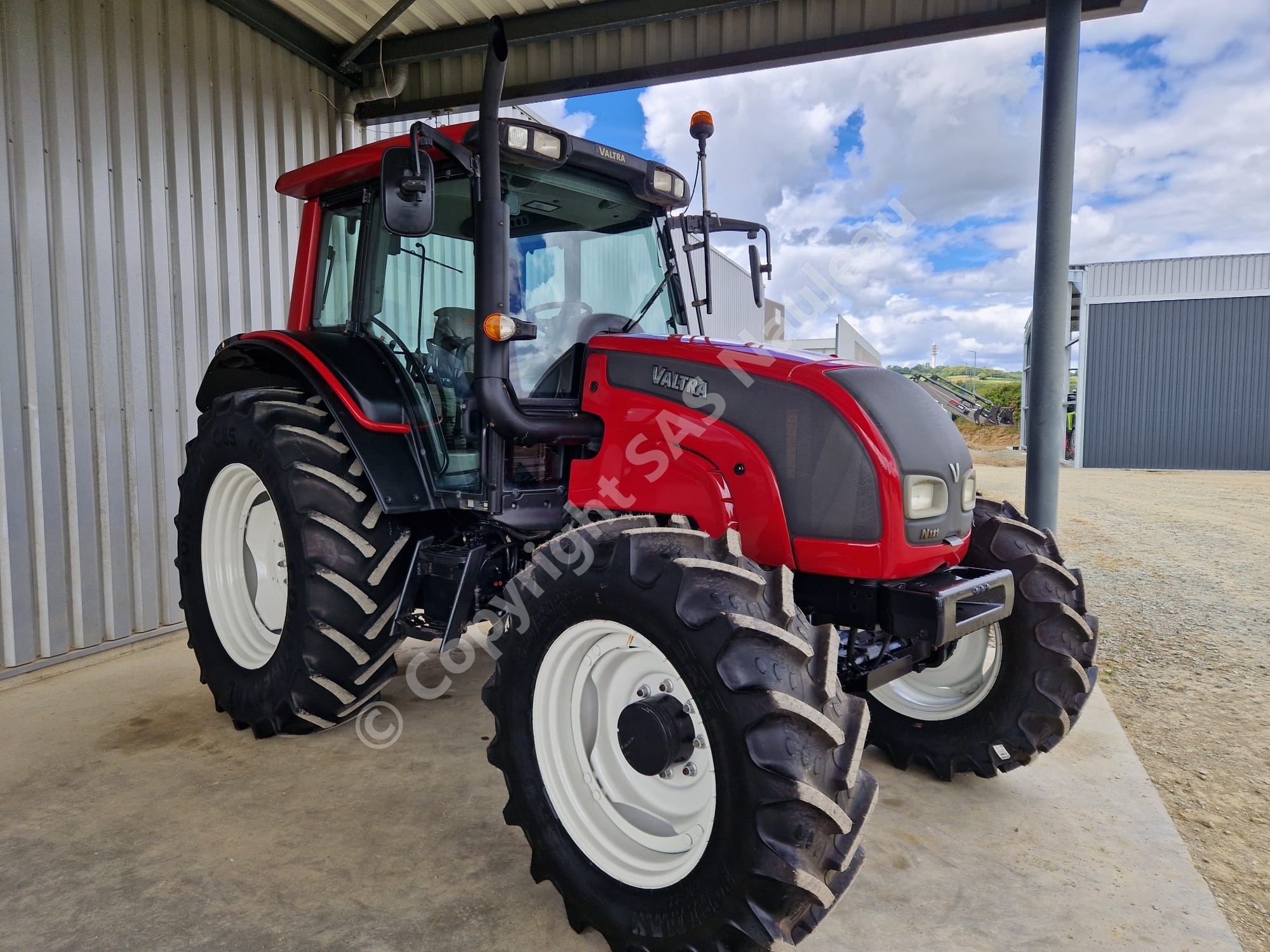 VALTRA N111 HITECH