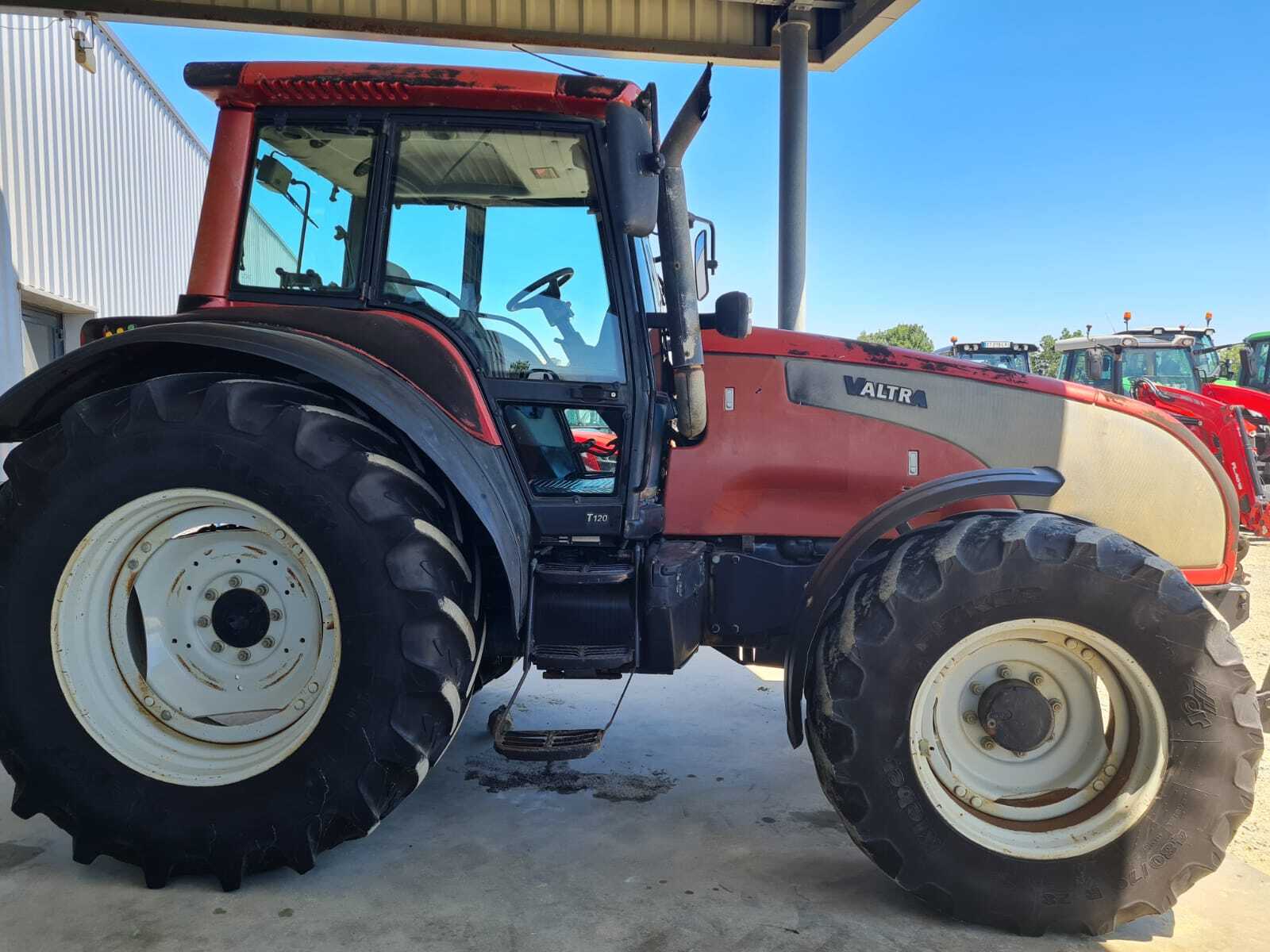 VALTRA T120 HI-TECH