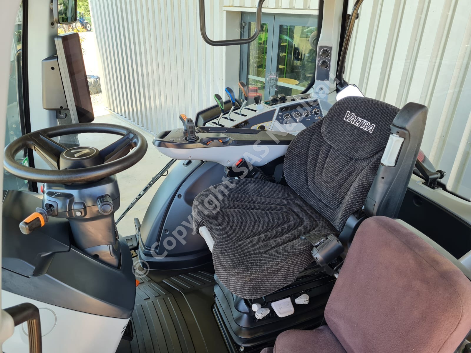 VALTRA T215 ACTIVE