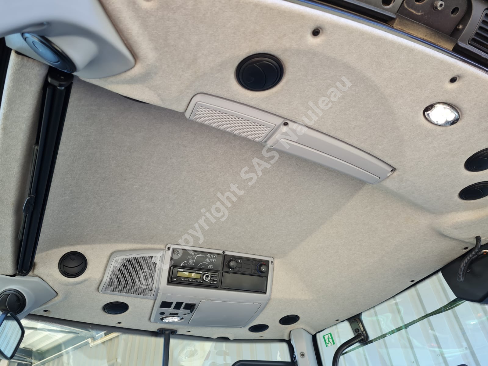 VALTRA T215 ACTIVE