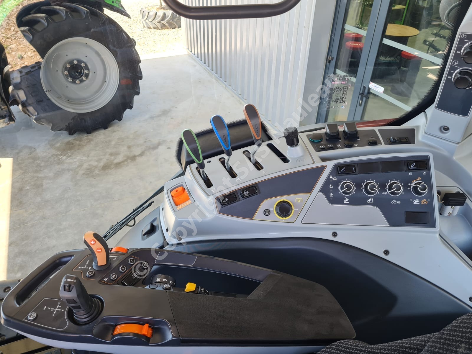 VALTRA T215 ACTIVE