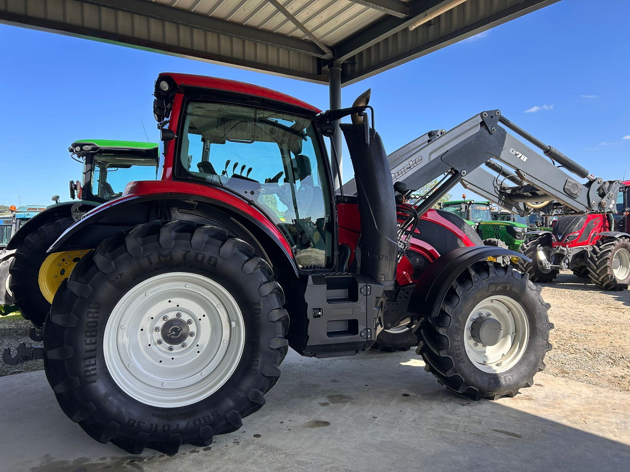 VALTRA T144 ACTIVE