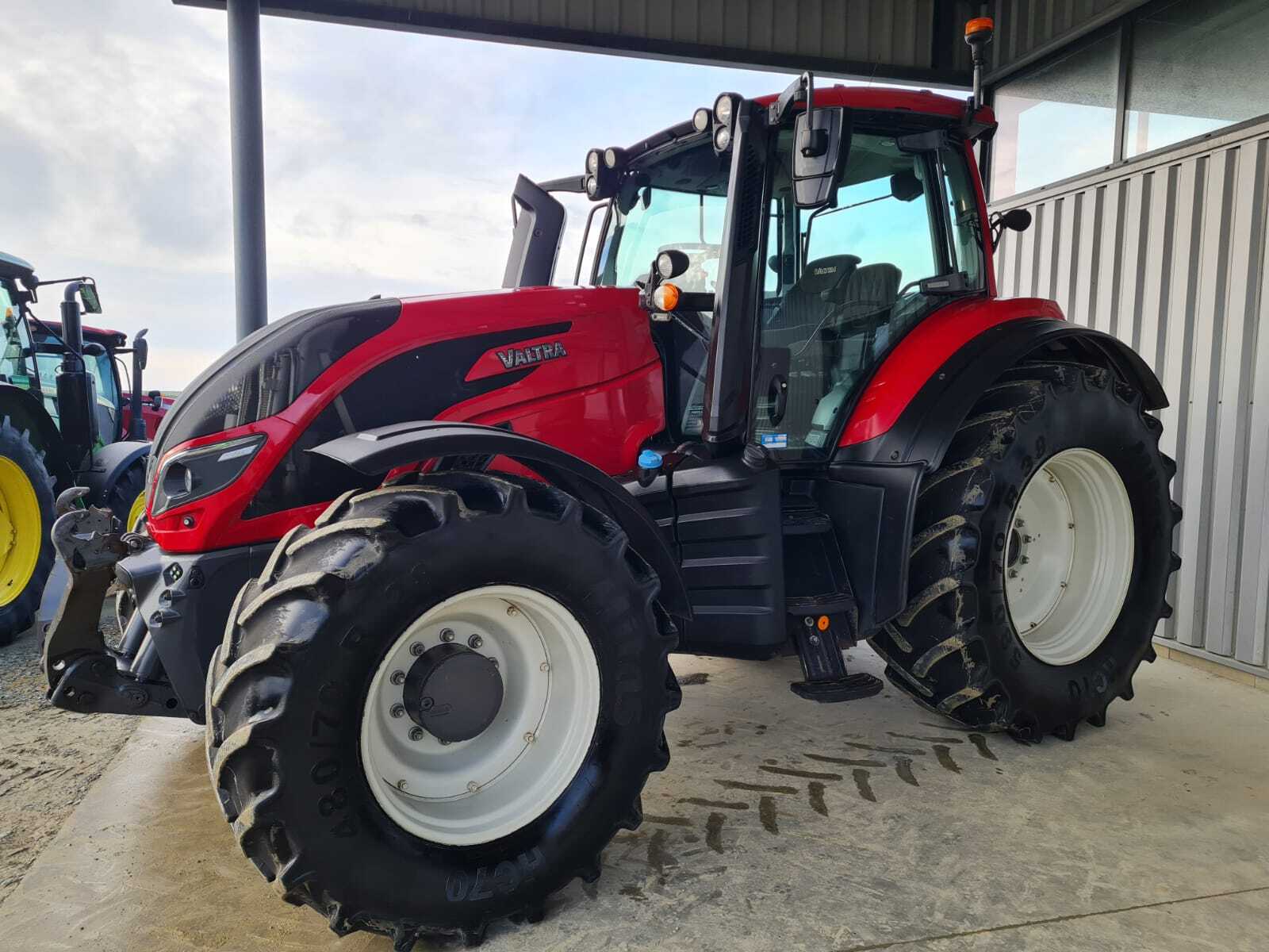 VALTRA T144 HI-TECH