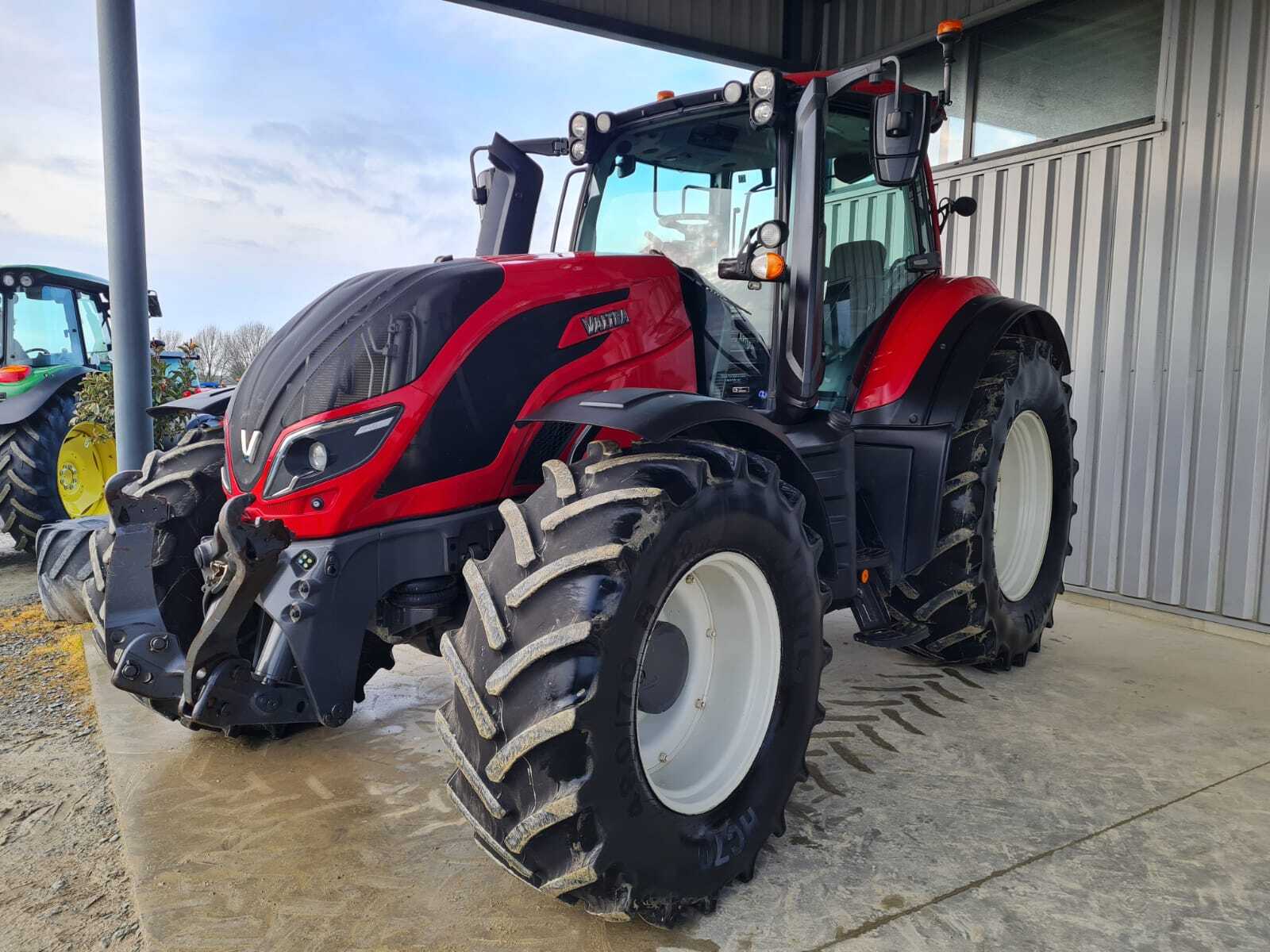 VALTRA T144 HI-TECH