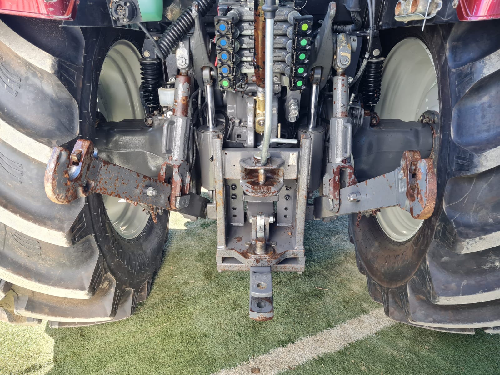 UH1997 Tracteur Valtra T163 de couleur Gris 