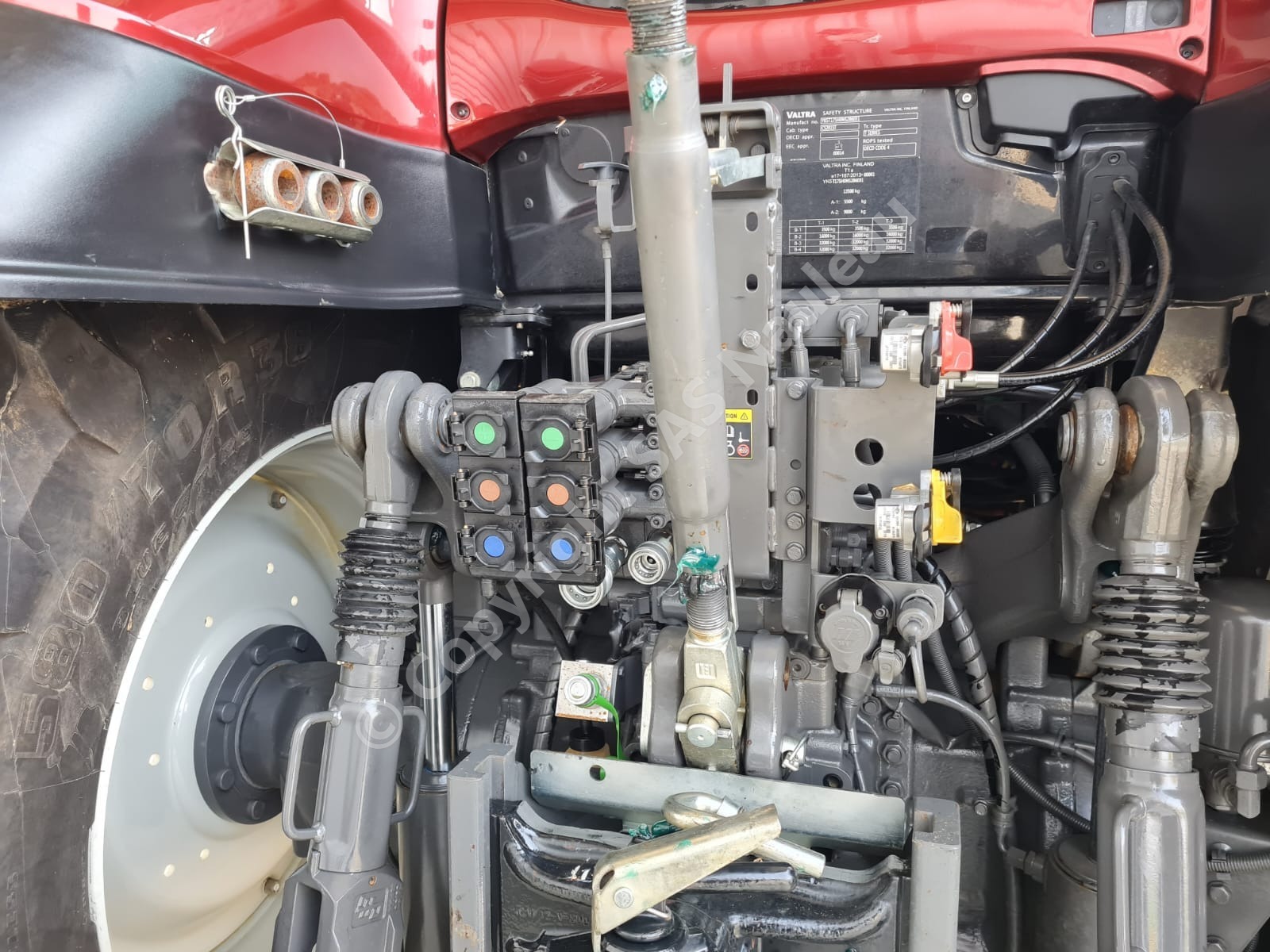 VALTRA T175