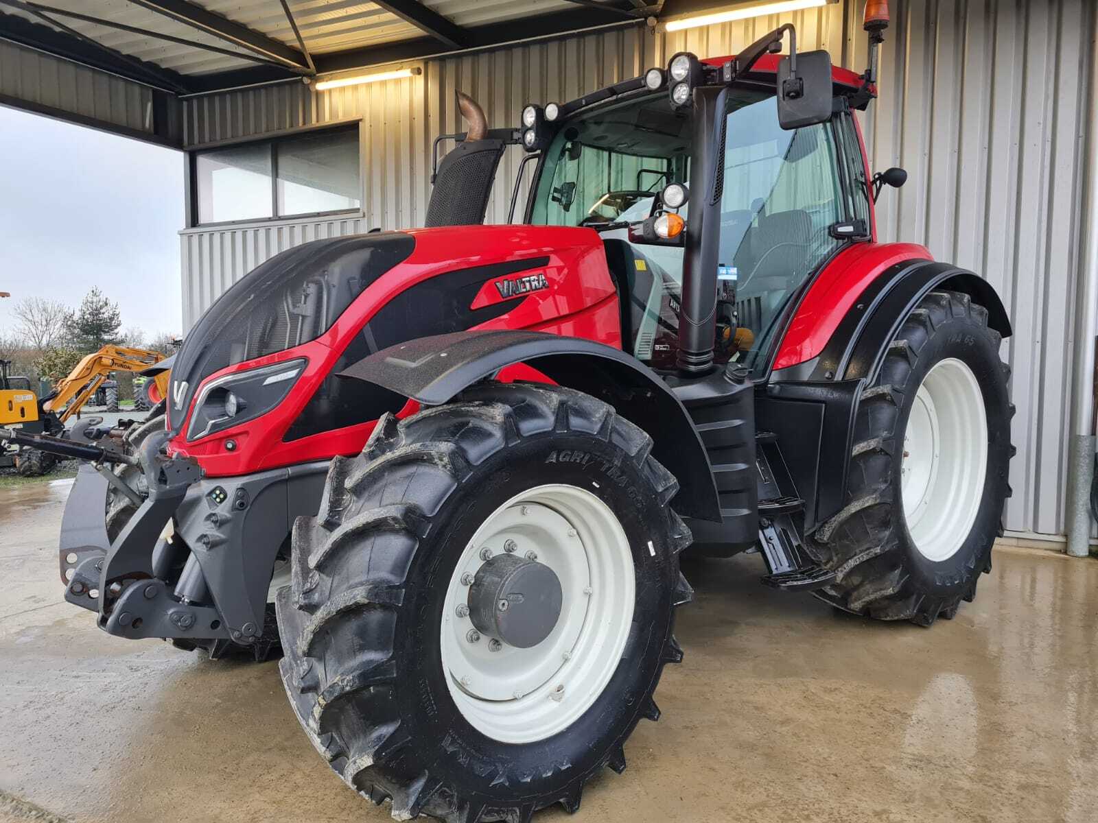 VALTRA T214 VERSU