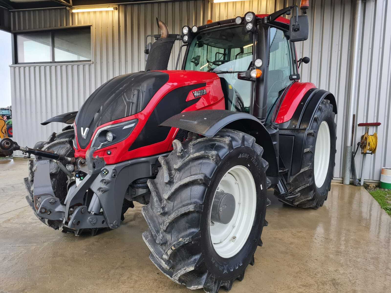 VALTRA T214 VERSU