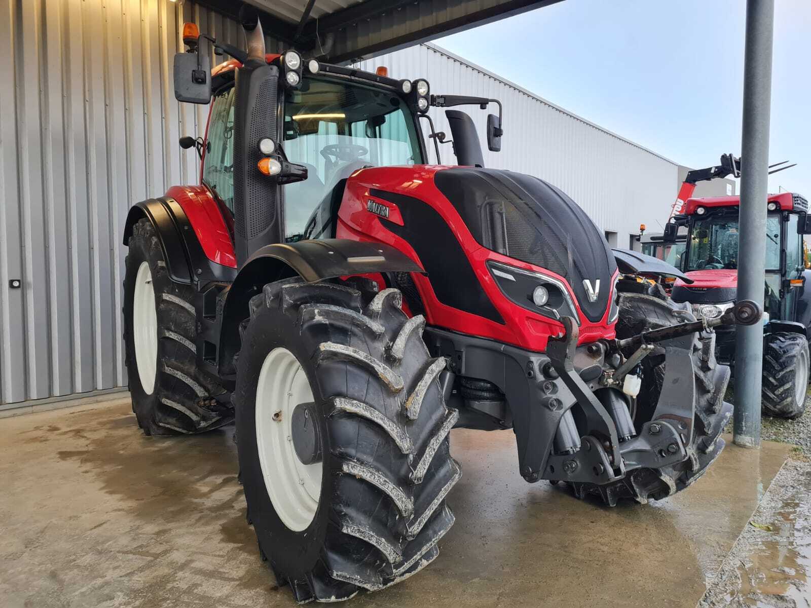 VALTRA T214 VERSU