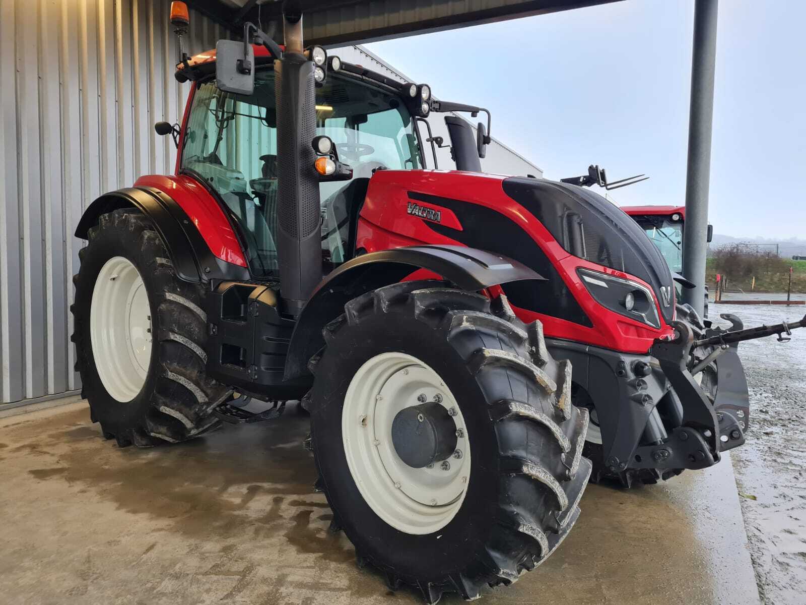 VALTRA T214 VERSU