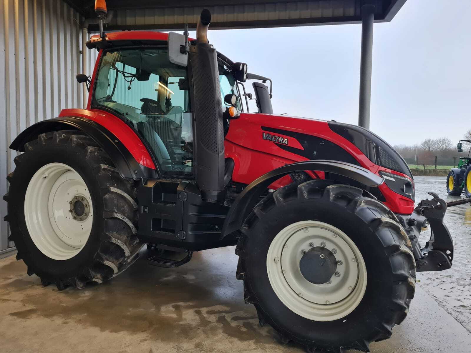 VALTRA T214 VERSU