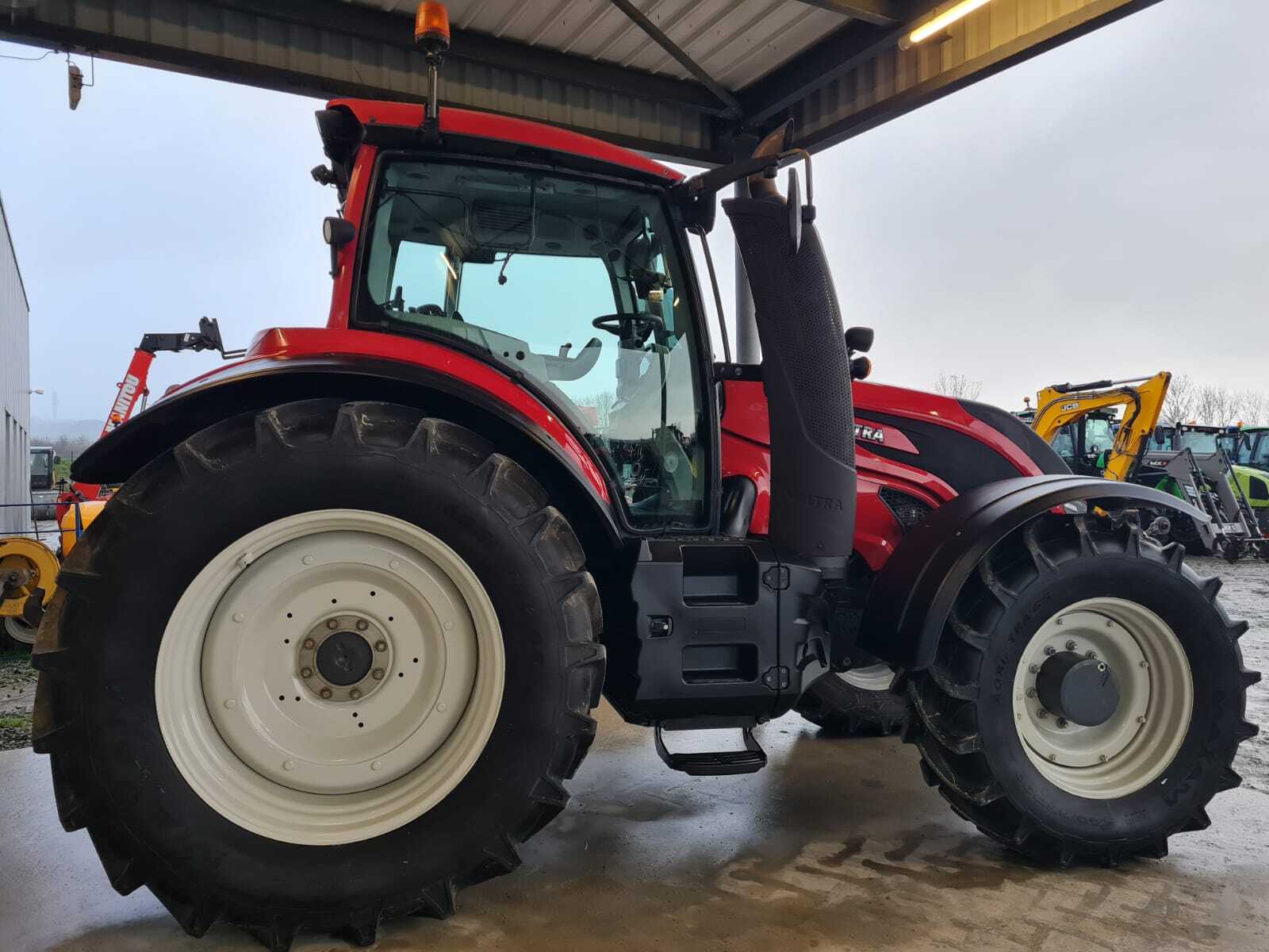 VALTRA T214 VERSU