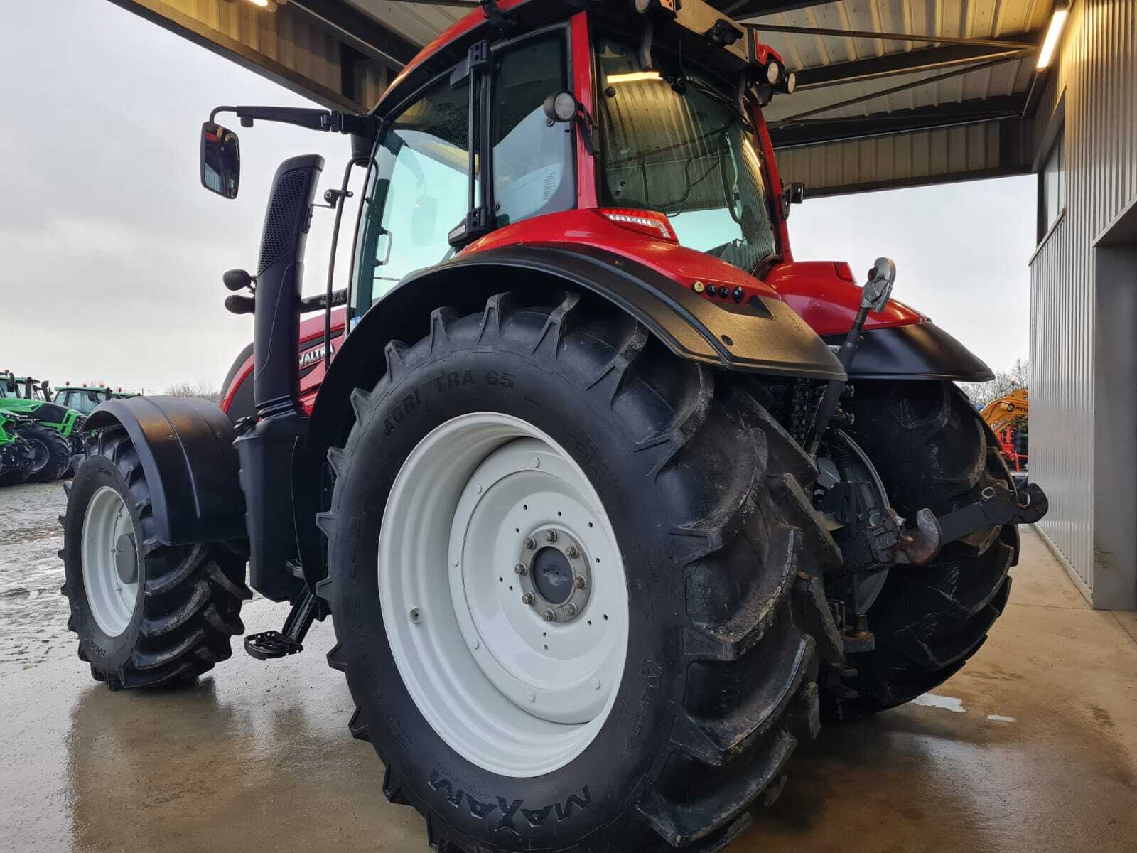 VALTRA T214 VERSU