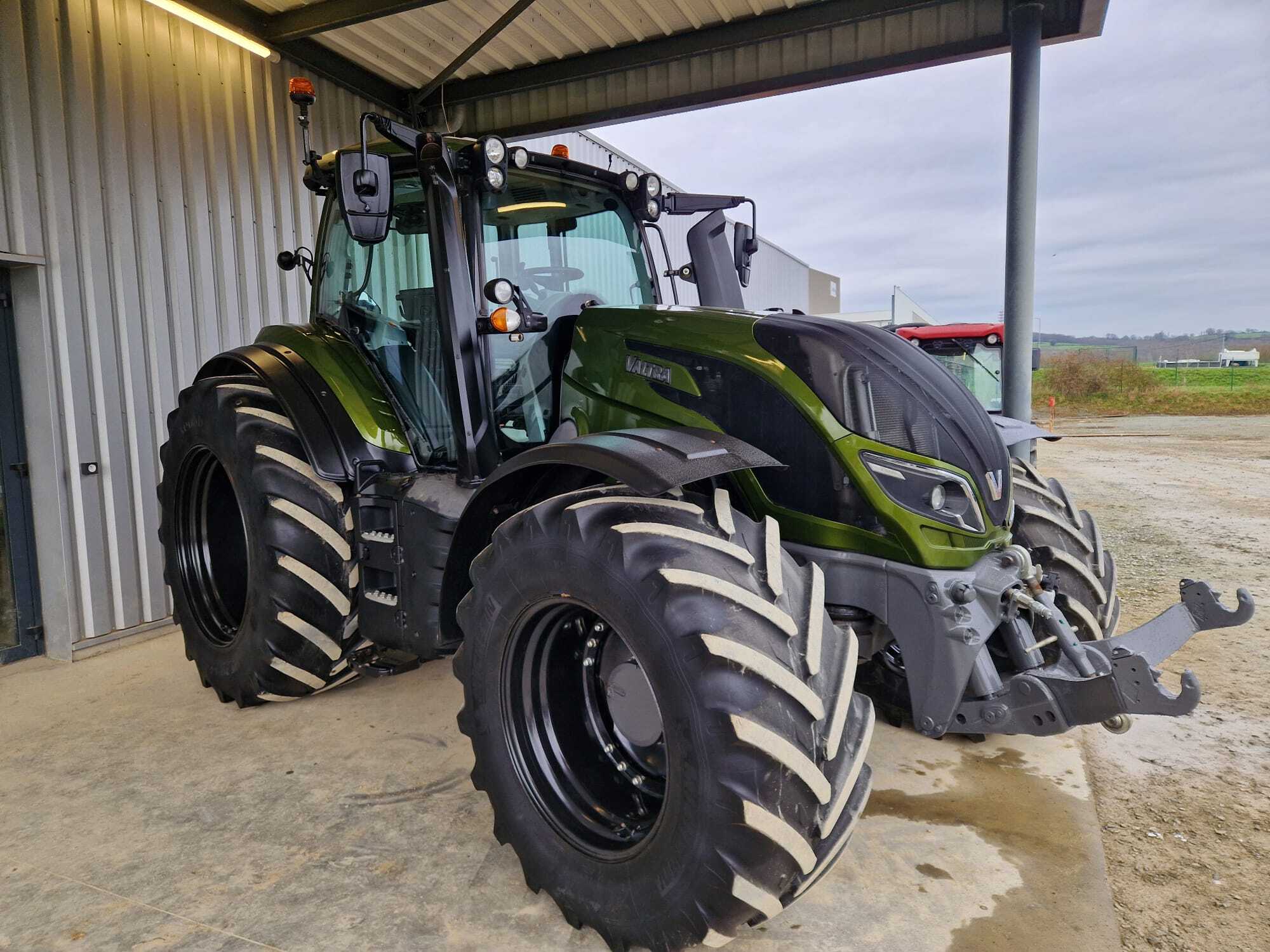 VALTRA T214 VERSU