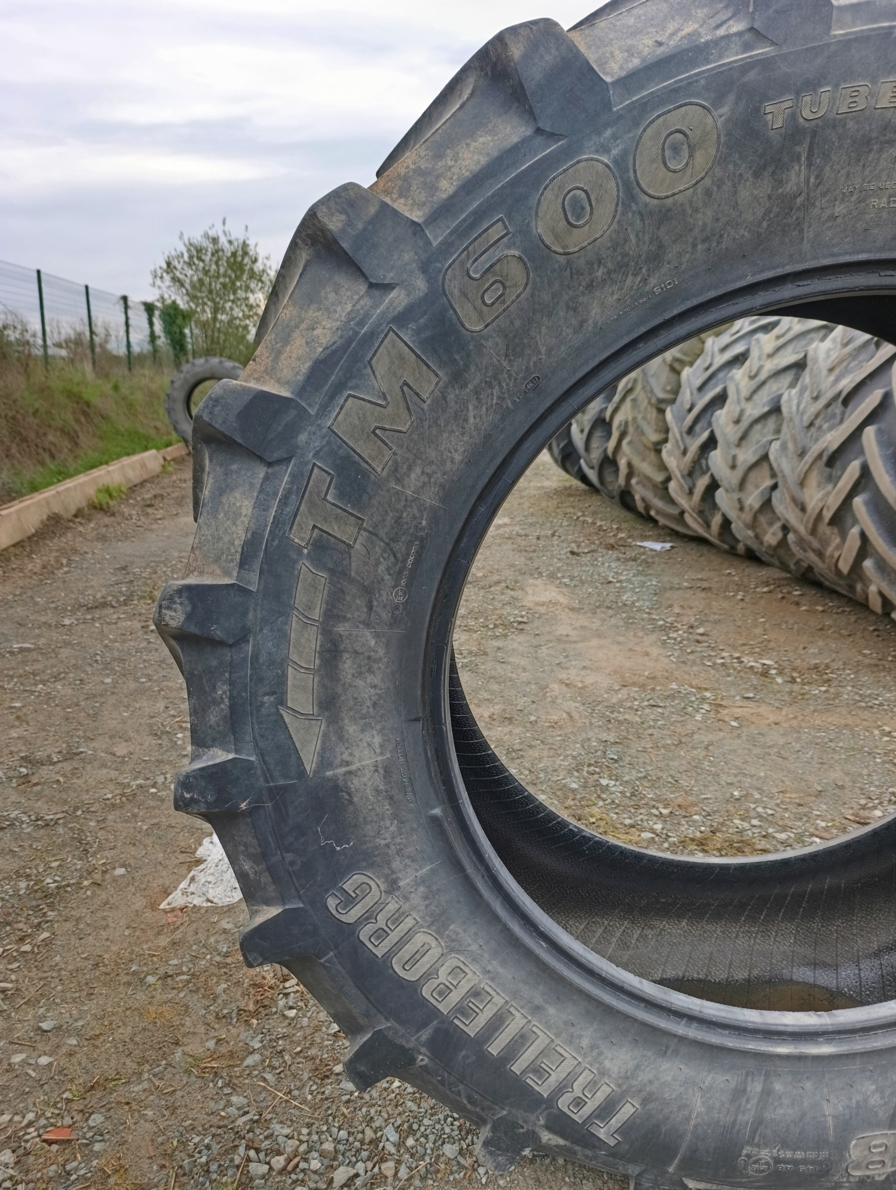 PNEU OCCASION TRELLEBORG 460/85/38