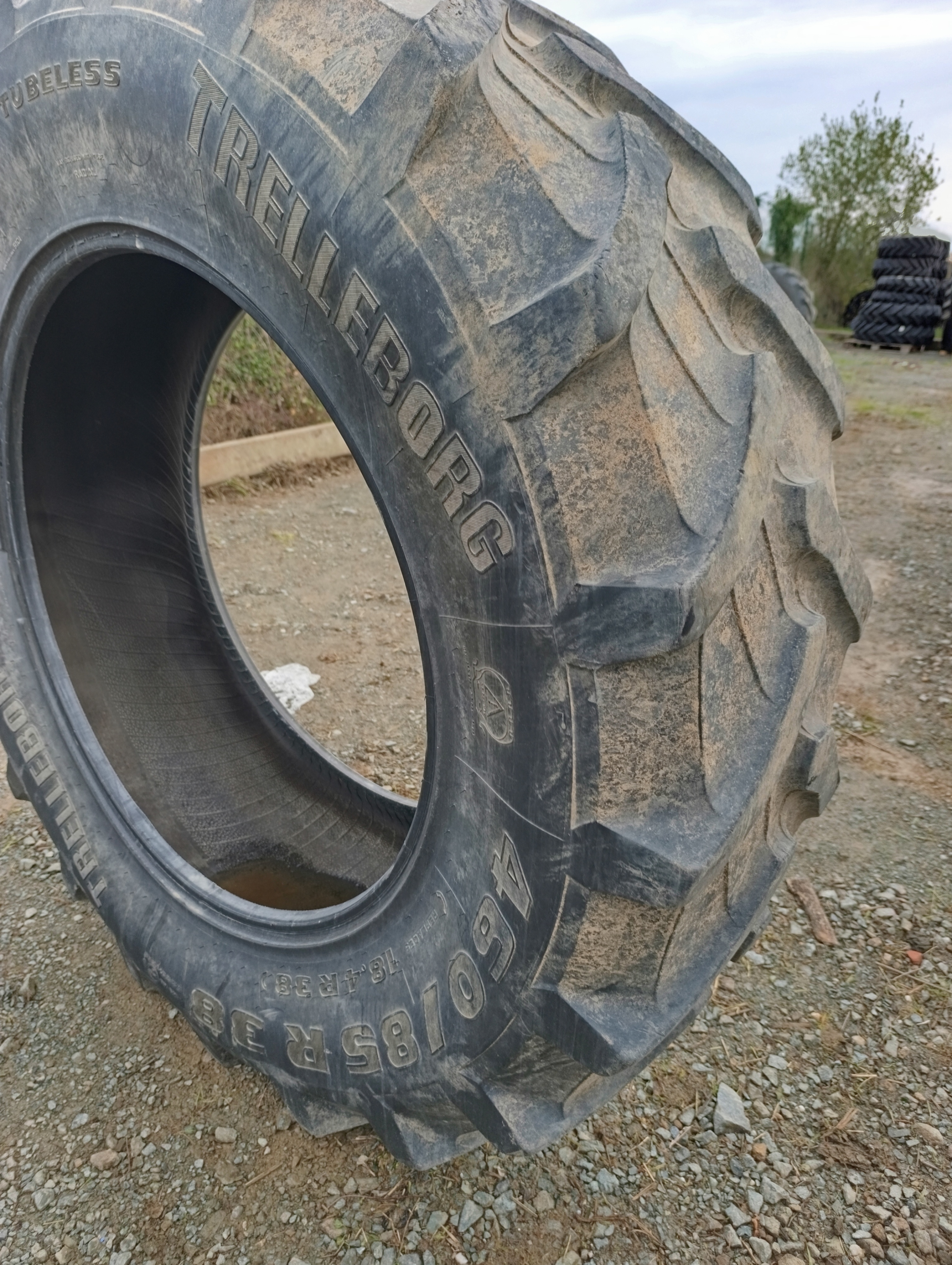 PNEU OCCASION TRELLEBORG 460/85/38